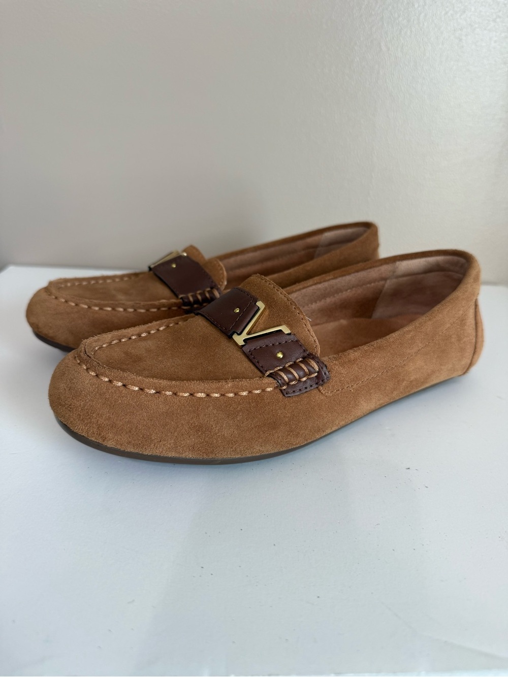 Vionic Hilo‎ Suede Driving Loafer Slip On Moccasin Tan/Camel & Brown Women's 7